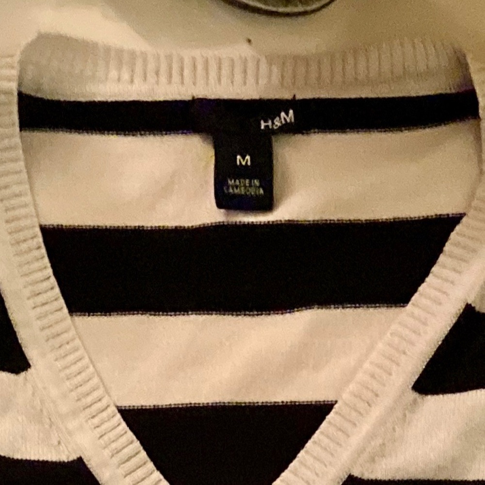 H&M Sweater - Picture 2 of 3